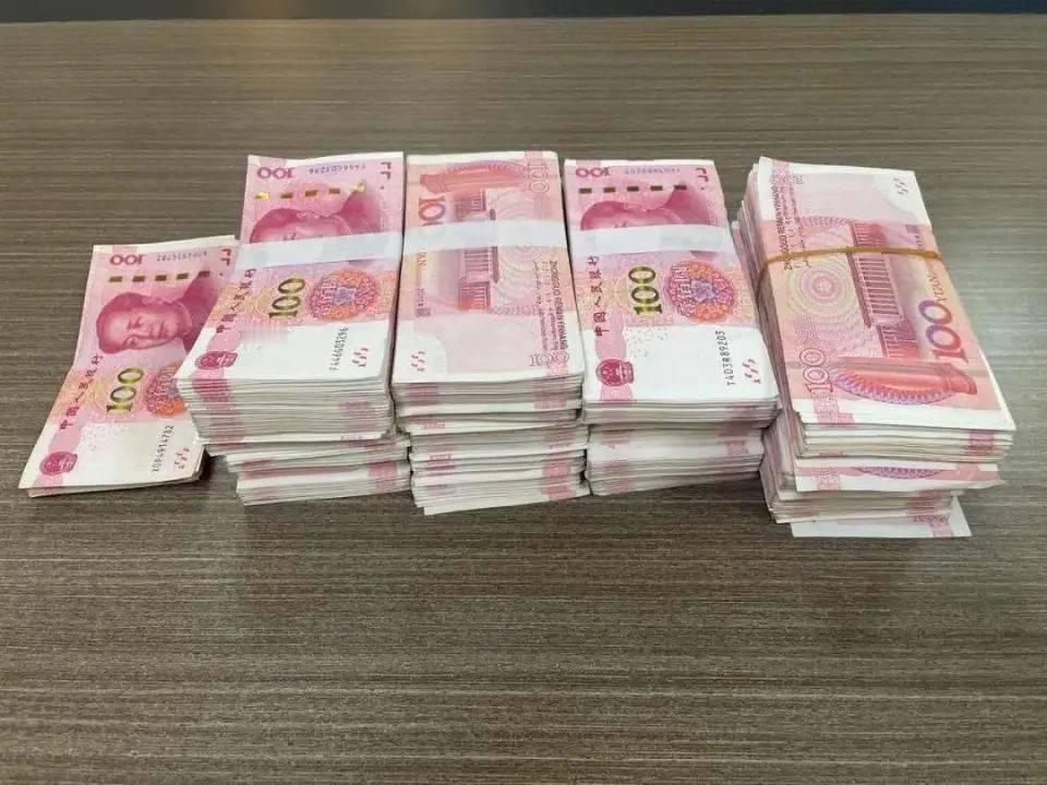 2025年转瞬即至尾声，
大伙都存下多少积蓄啦？
大家又把闲置资金放在何处呢？