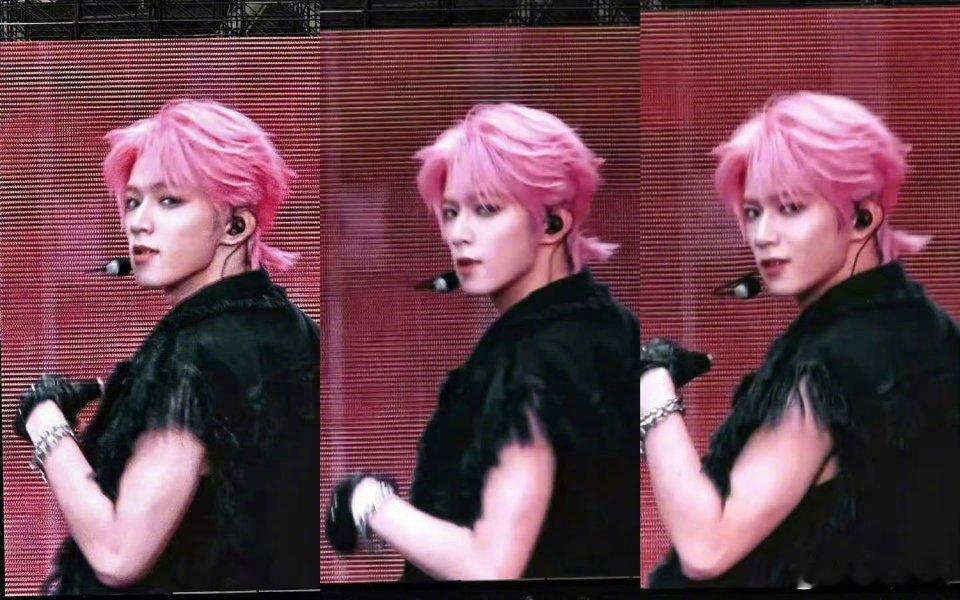 刘耀文二次元粉发 我趣我趣！！刘耀文粉发又帅出了新高度刘耀文