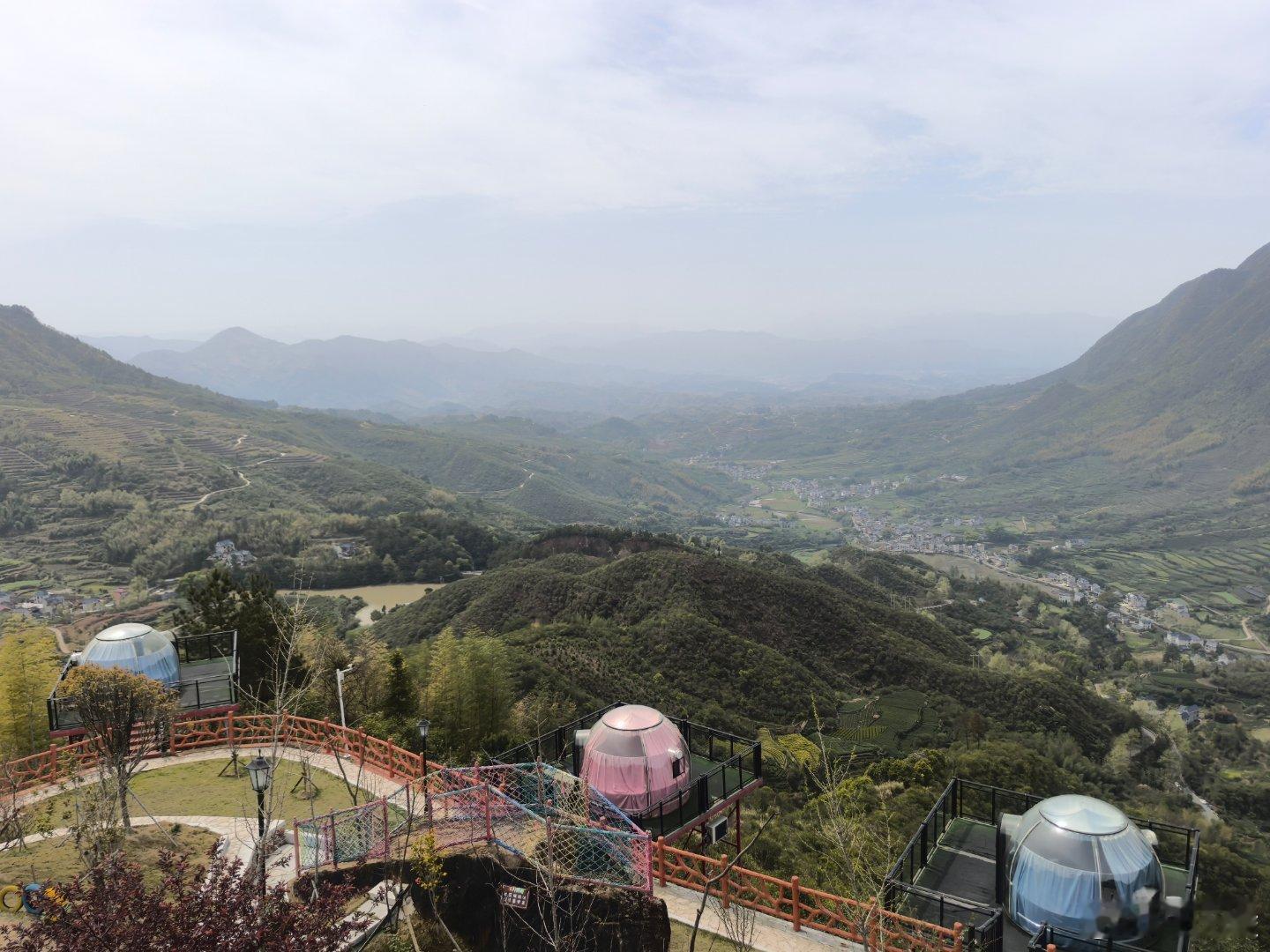 上班最舒服的其实不是摸鱼是思路顺畅、节奏刚好，任务推进不拖沓，同事沟通不内耗。不