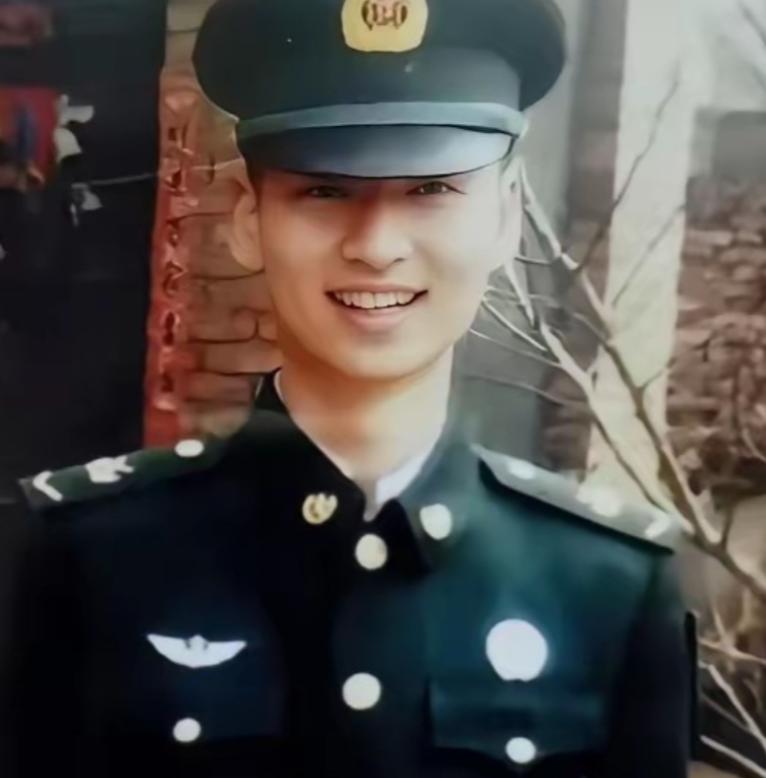 2020年，24岁的儿子不幸牺牲，母亲在整理他的遗物时，发现了一位女孩的照片，她