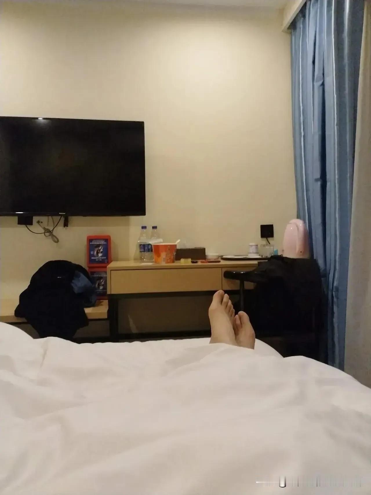 广西66岁男子王某与情人阿美在酒店发生关系，情人睡醒一觉后，

发现男子没了呼噜