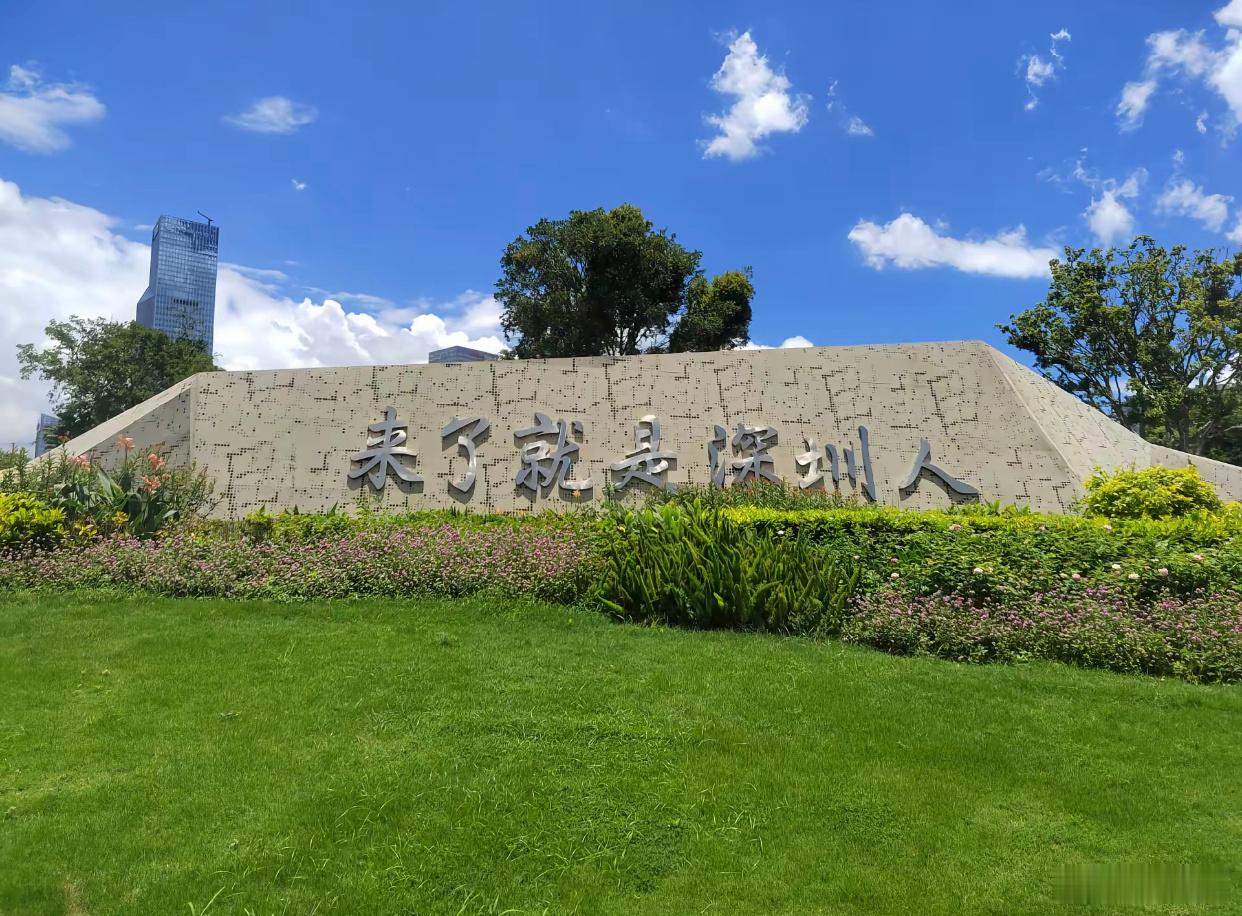 全网为“一杯饮料浇灭香烟”吵到不可开交，可吵的根本不是一件事。抽烟的人、泼饮料的