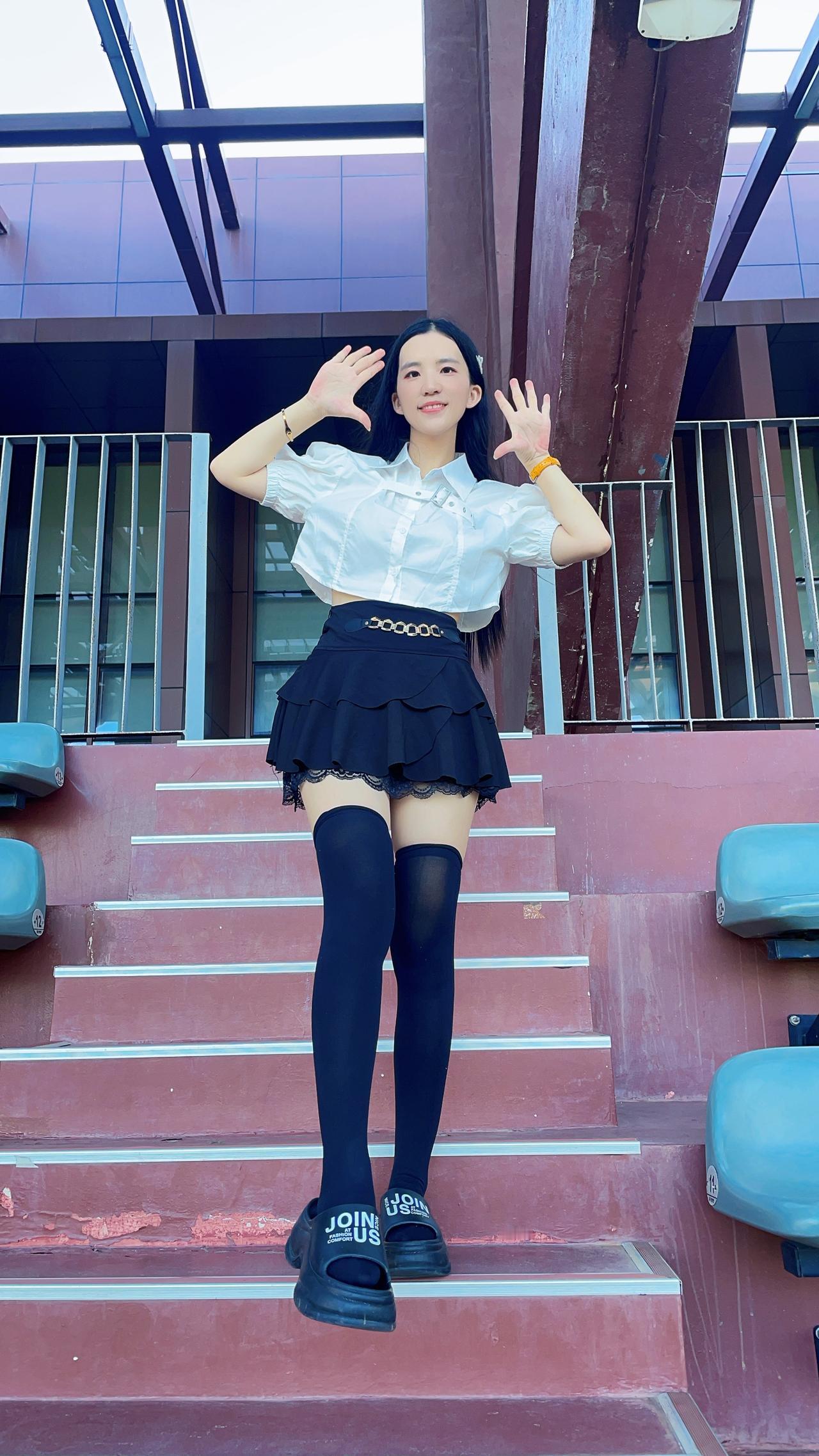 什么颜色的袜子最百搭黑色的