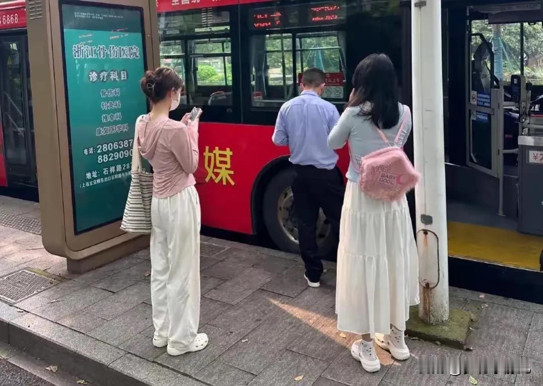 #驾照考试,科目一你考了几次?#
科目一：96分一次过😘