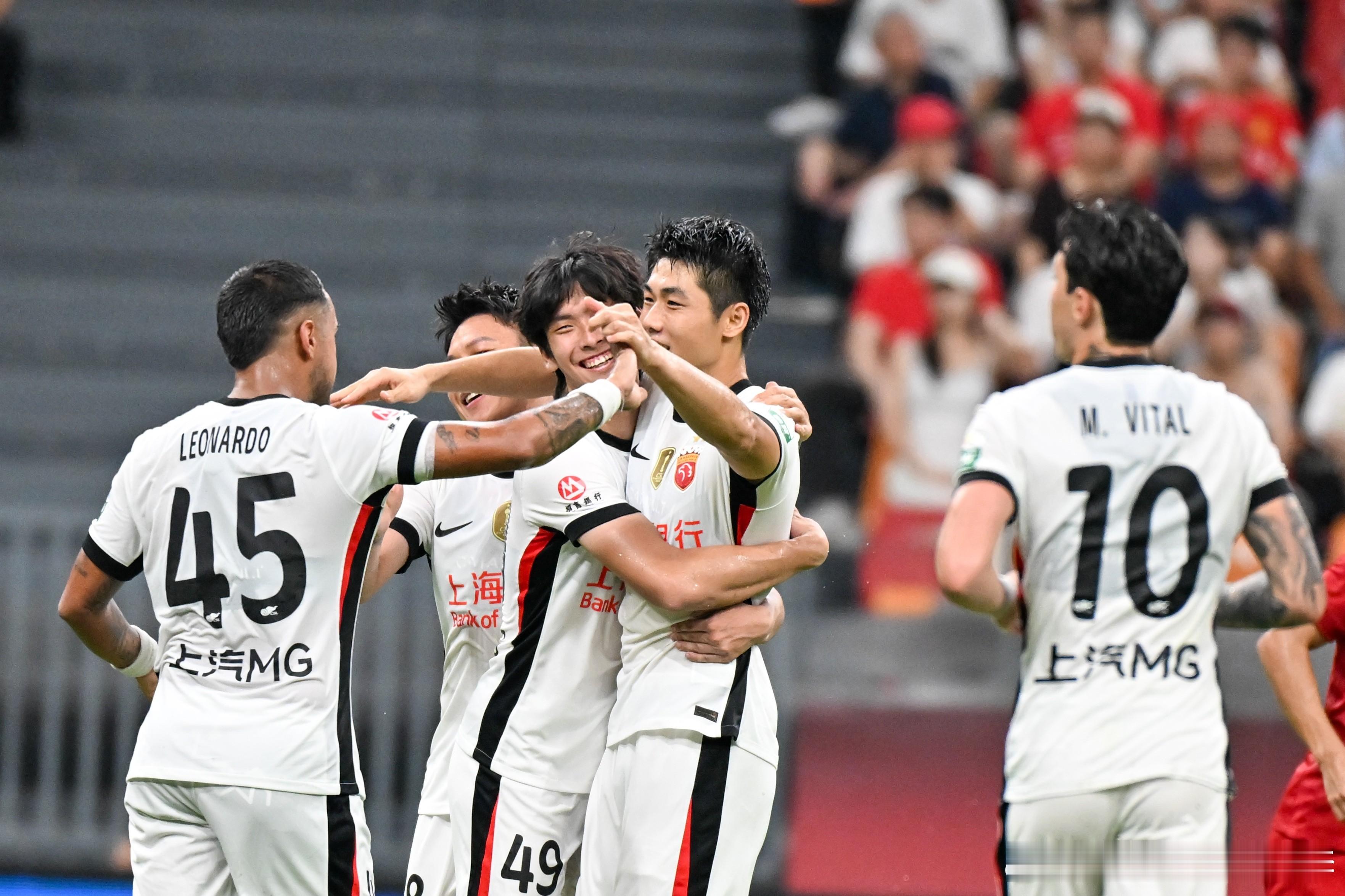 19:35 足协杯1/4决赛｜山东泰山 VS 上海海港前瞻：鲁沪巅峰对决，单场定