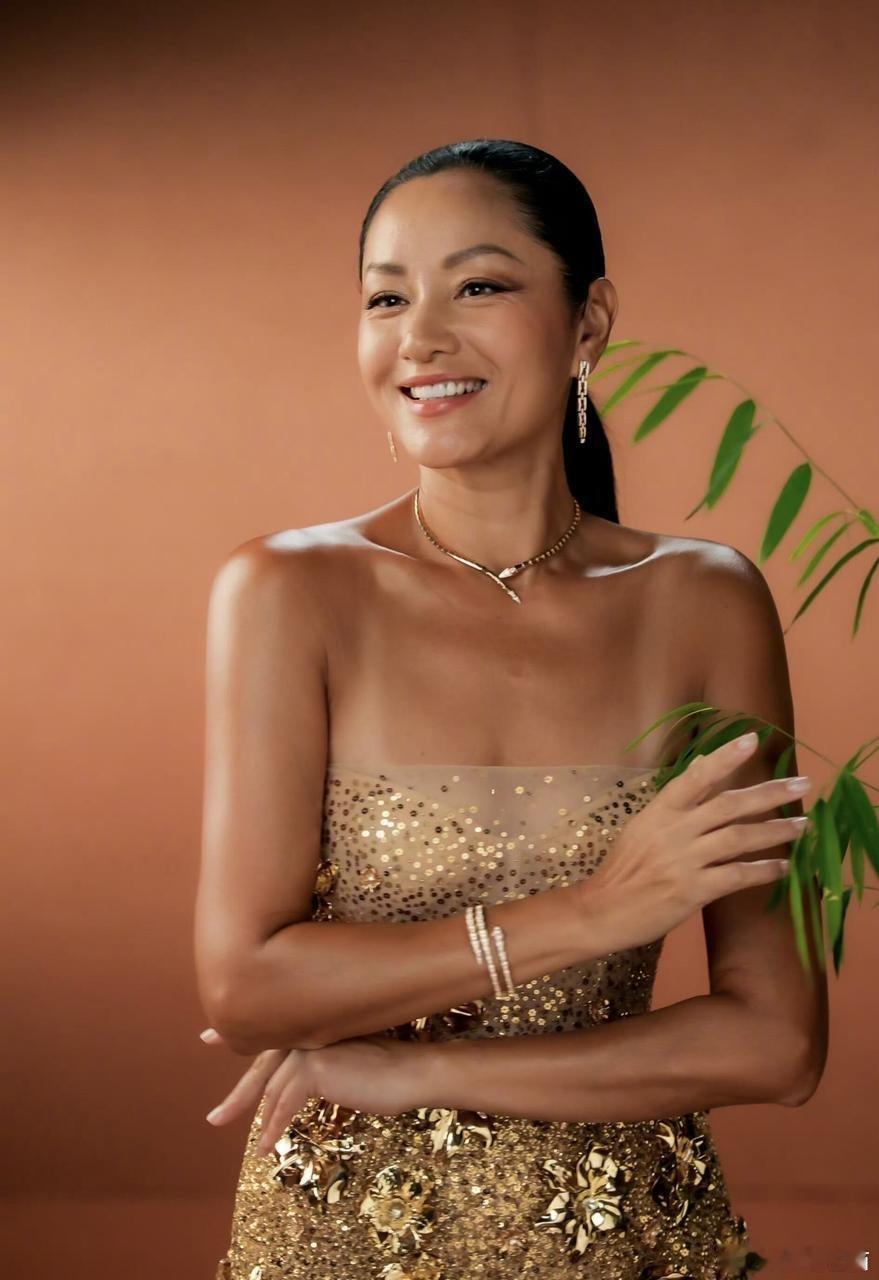 瞿颖说自己是颈部艺人瞿颖说自己翻红后成了颈部艺人听完这段采访恍然大悟，颈部的好处