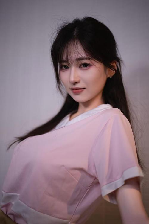 五官普通却从不缺人追，我终于看懂她的魅力在哪。

以前公司有个女同事，拆开看五官