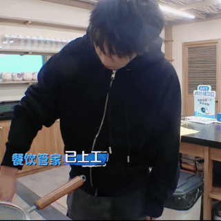 吴泽林演我打工的样子不知道在忙什么，但一直在忙，吴泽林演我本人 