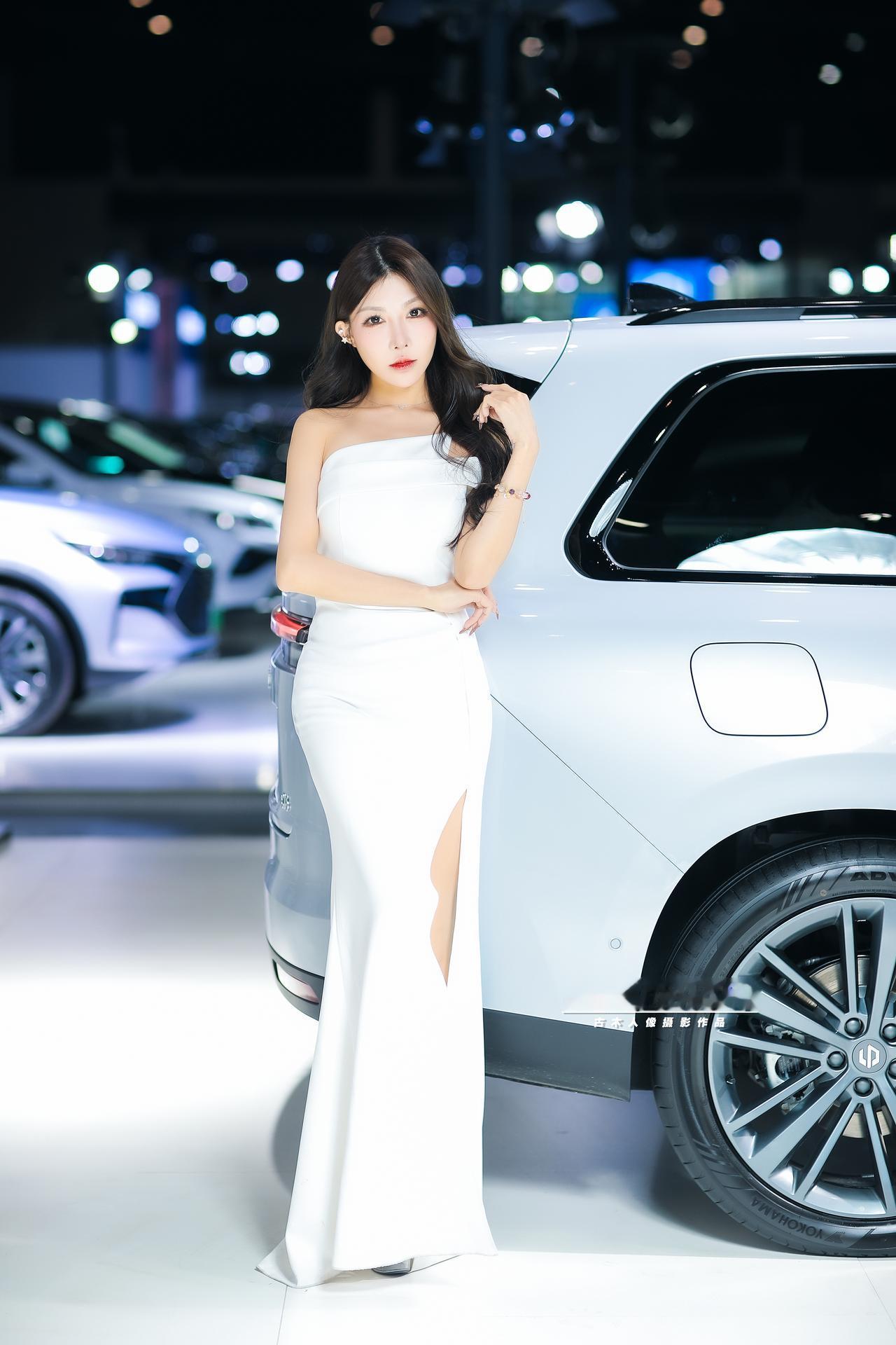 2025成都双十二车展零跑展台模特小姐姐