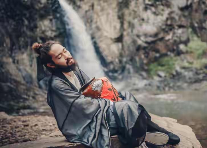 岁月不饶人
上世纪八十年代，我前往盘龙三元坝村的付家坪生产队，勘测设计了一座装机