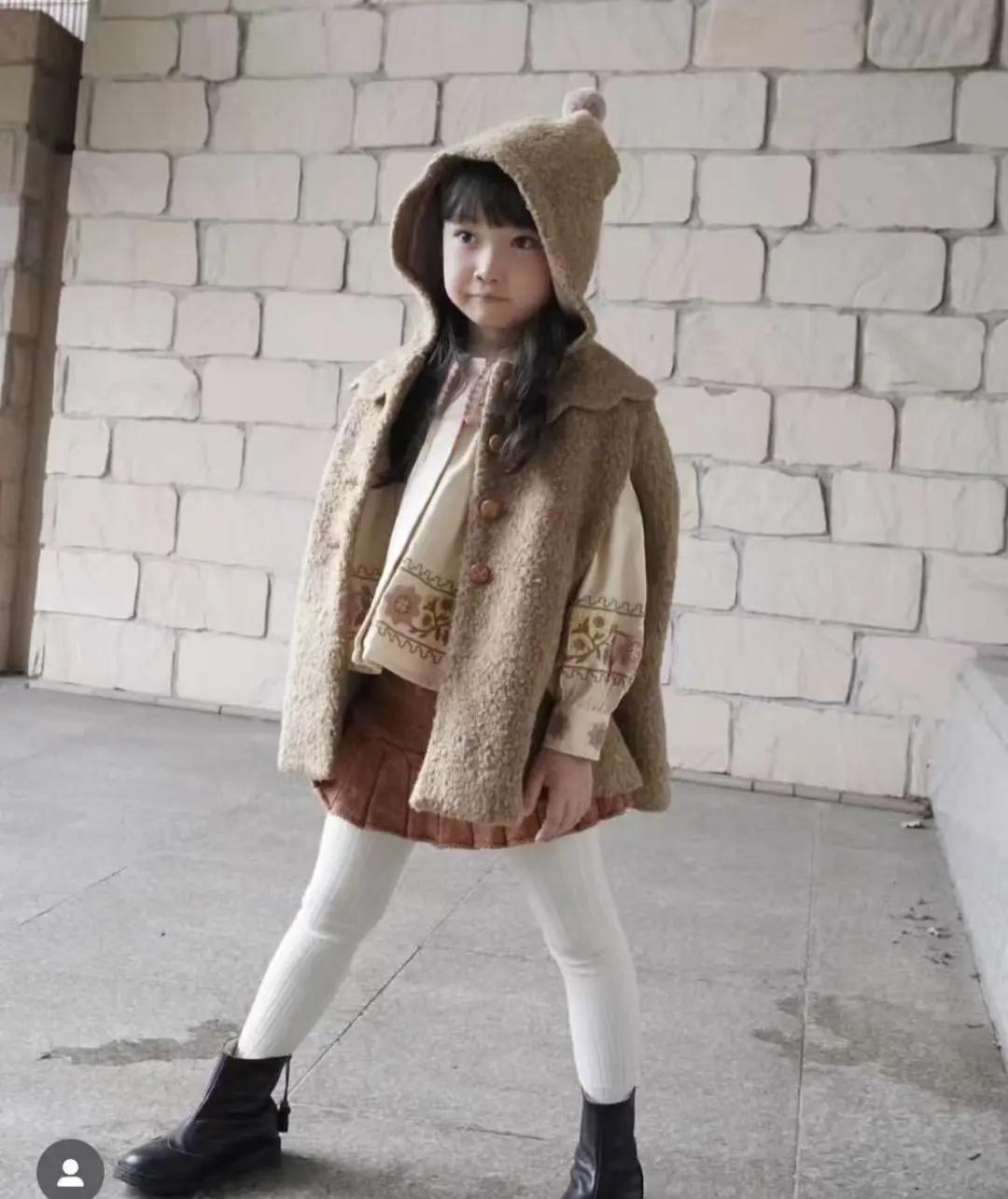 来一组复古的法式小甜心～
把糖炒栗子穿上身 小众童装