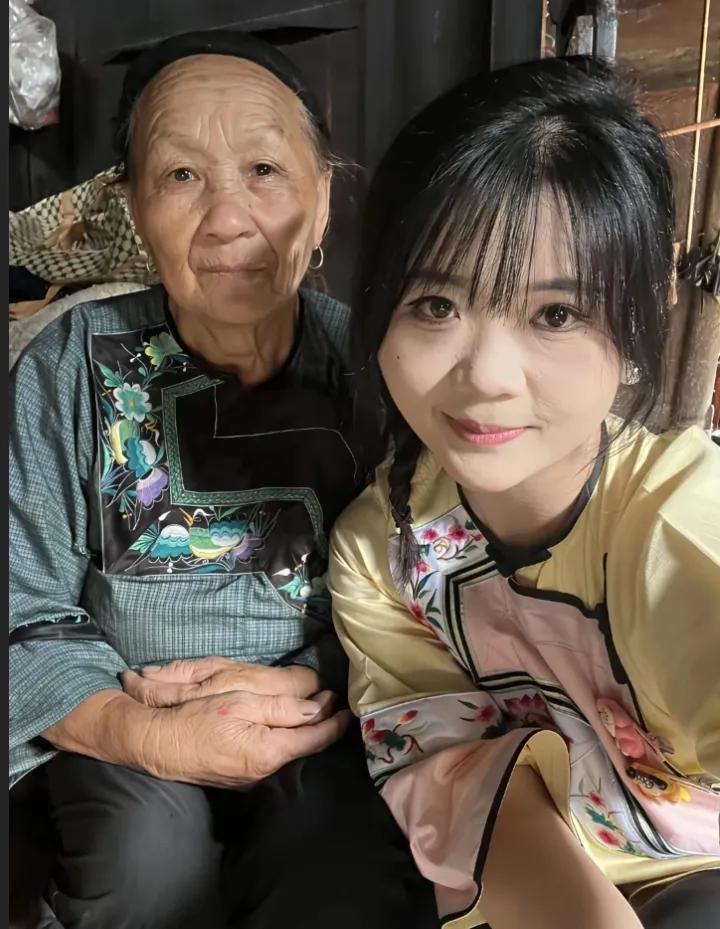 网友:
不要求有车有房有钱，也不需要给彩礼，只要求能接受我带着奶奶出嫁。
想问问