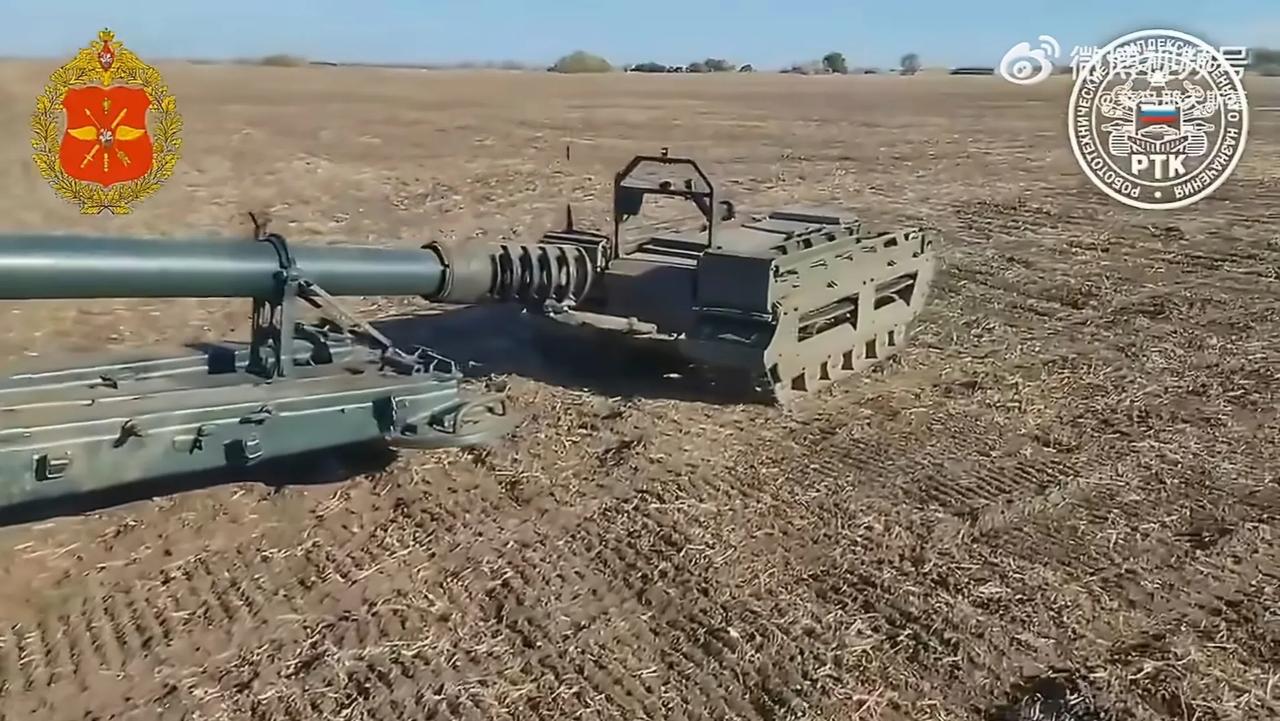 俄军开始用无人地面车来牵引D-30型122毫米榴弹炮进行战场机动，这样可以显著降