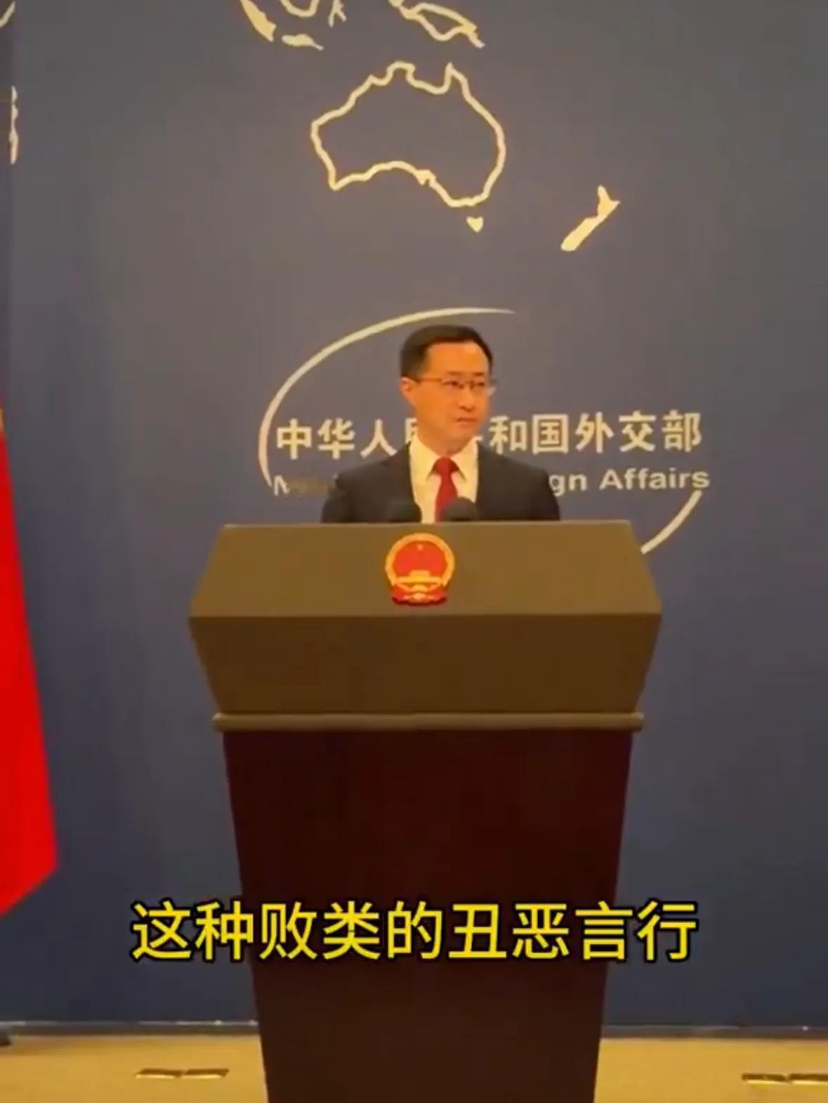 东京电视台记者向外交部发言人提问：日本参议员石平声称，由于他本人已被中国禁止入境