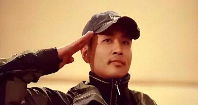 原来他已经去世9年，45岁就英年早逝，王宝强张译在他葬礼上痛哭