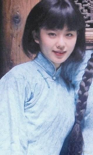 #刘诗诗17岁青涩旧照# 考古到17岁旧照，好青涩的诗诗～ ​​​每次都被诗诗的