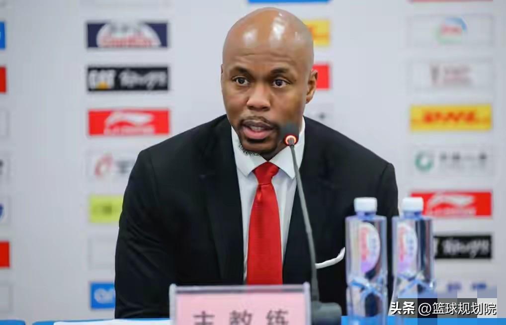 没想到米切尔居然拒绝回到CBA指教，要冲击NBA！

CBA休赛期的签约、交易陆