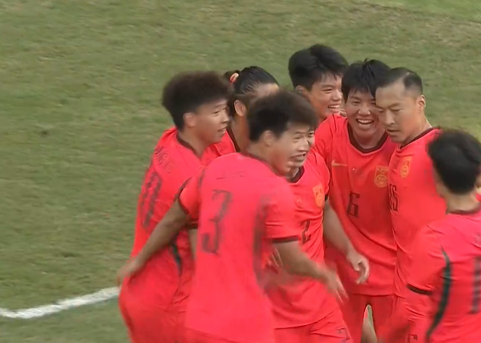 U23国足领先乌兹别克斯坦胡荷韬破门 胡荷韬破门！亚运男足铜牌战，中国队1-0领