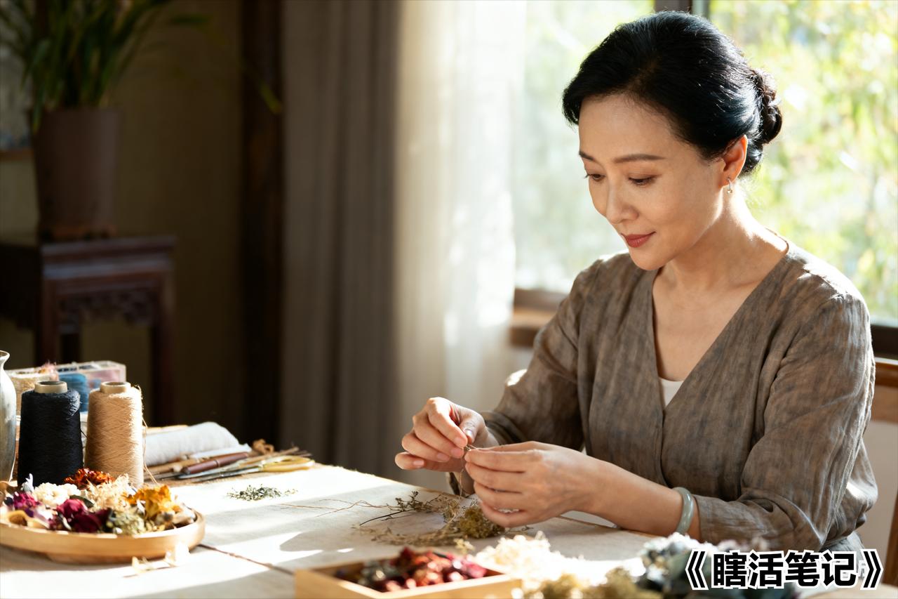 非常治愈的一段话：
“如果你觉得活着太难了，你可以先瞎活一活，你只要不做什么，你