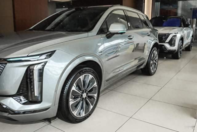 凯迪拉克 XT5 PHEV 来了，Momenta R7 首搭，9 月 7 日上市