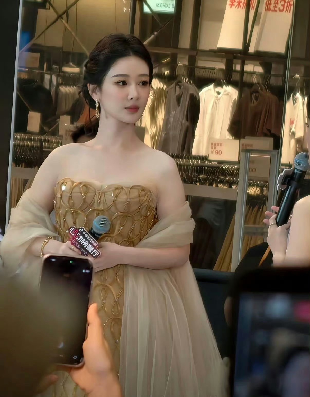 杨紫视后第一个线下活动造型啊啊啊杨紫视后第一个线下活动造型好美啊啊啊快出图