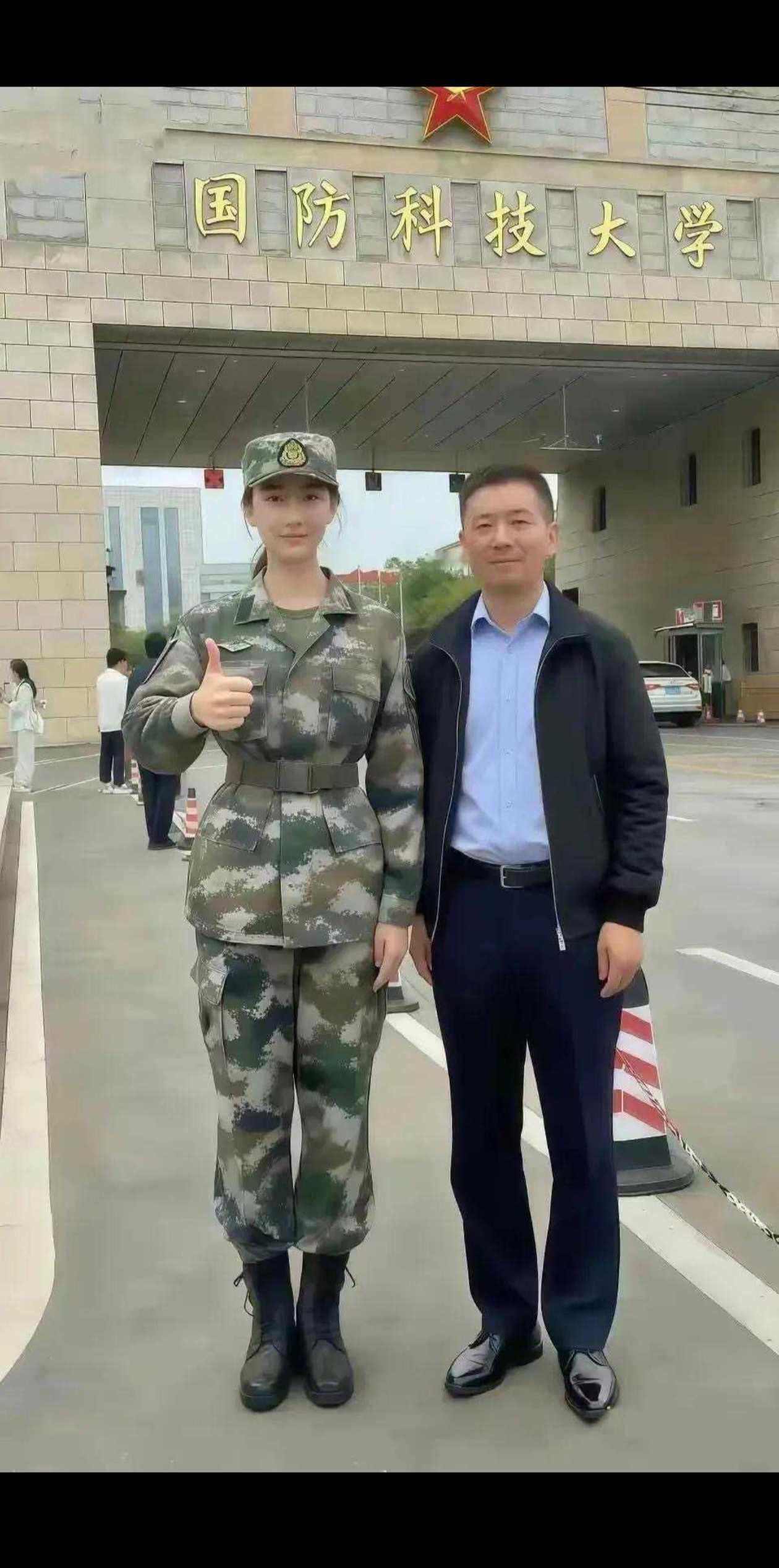 什么样的家庭才能培养出如此优秀的女儿，不仅颜值高，还那么聪慧。一看就很招人喜欢，