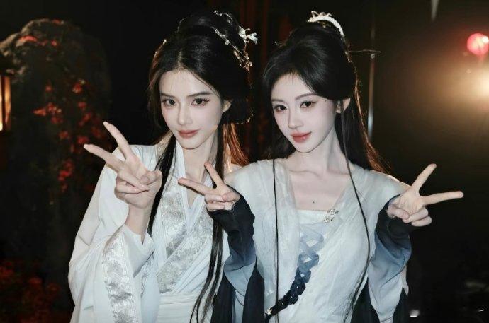 这么小这么美的脸世界上竟然有两张！隔着屏幕都能闻到姐姐们身上的香气何丹彤 鞠婧祎