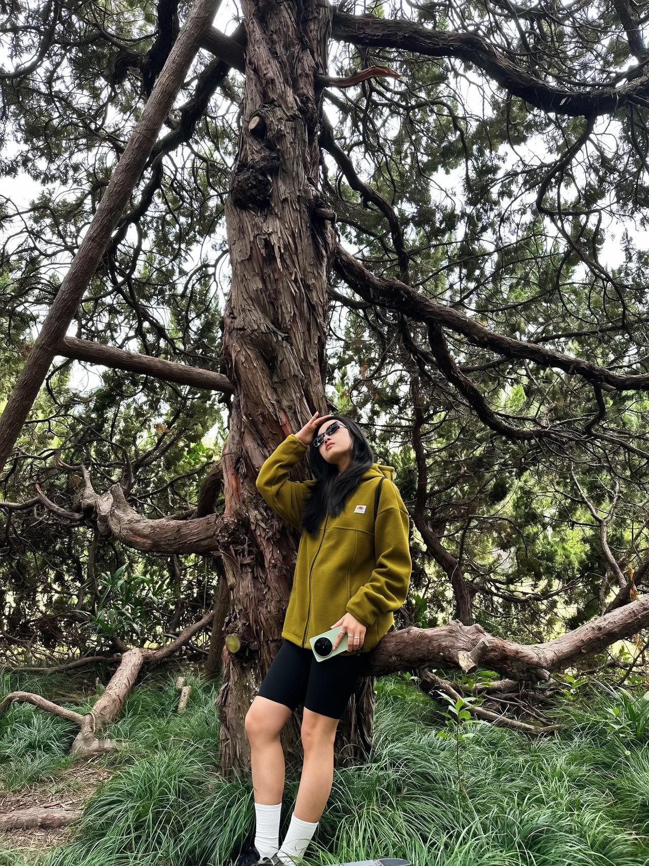 不要去喜欢
别人的身边人。
你的身边人，
才是你该捧在心尖上的宝贝。

这话说出