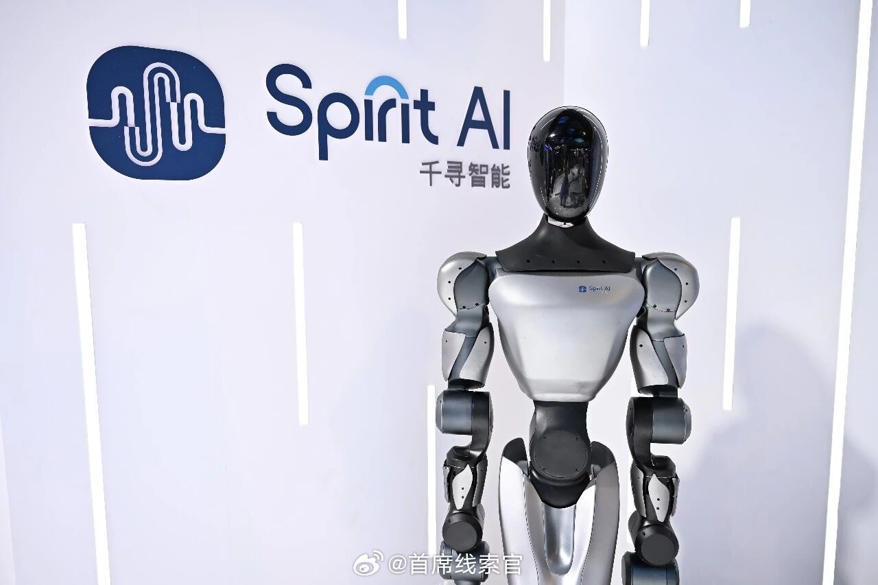 具身智能公司千寻智能宣布完成新一轮 10 亿元融资。本轮融资由顺为资本、云锋基金