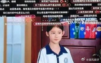 原来《偷偷藏不住》里只有女主的校服领口开着的…… 