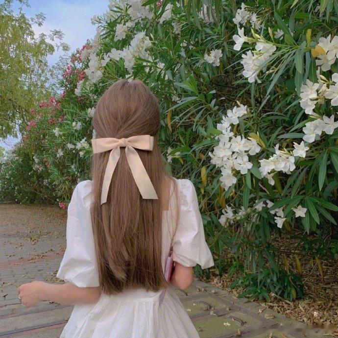 善待自己，别期望别人会善待你，因为每个人都自顾不暇呀。 ​​​