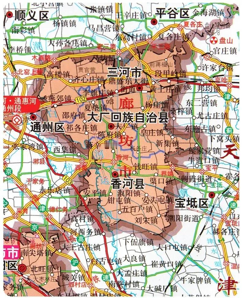 三河市的位置太好了，真是一个宝地，那里北面挨着平谷区和顺义区，西面挨着通州区，东