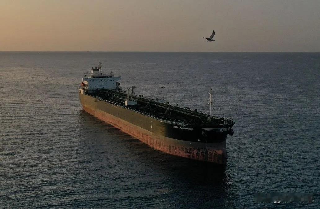 特朗普想不战而屈人之兵的拖垮俄罗斯
对于特朗普来说只要控制委内瑞拉和伊朗的石油就