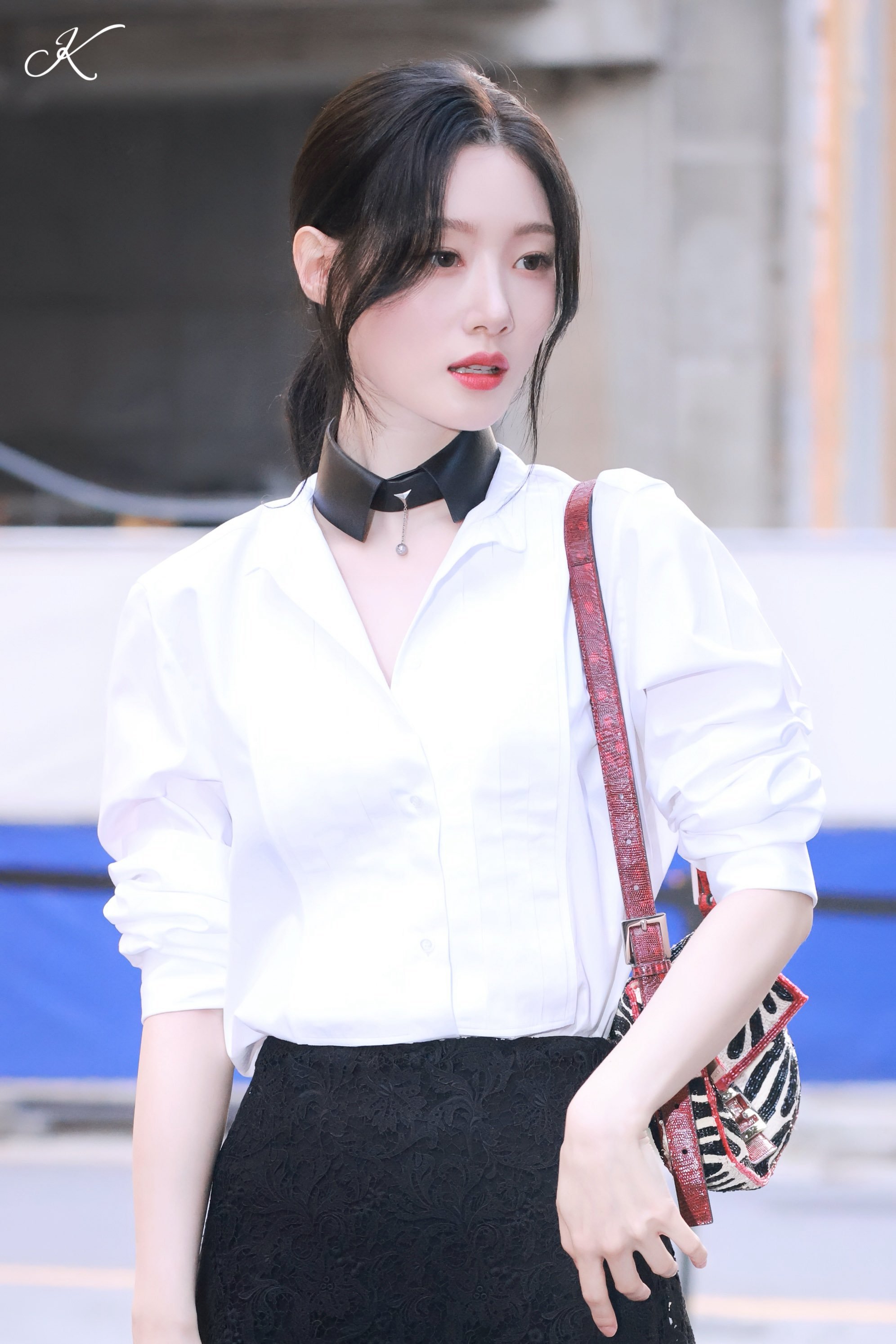 郑采妍浑身散发着女人香气 
