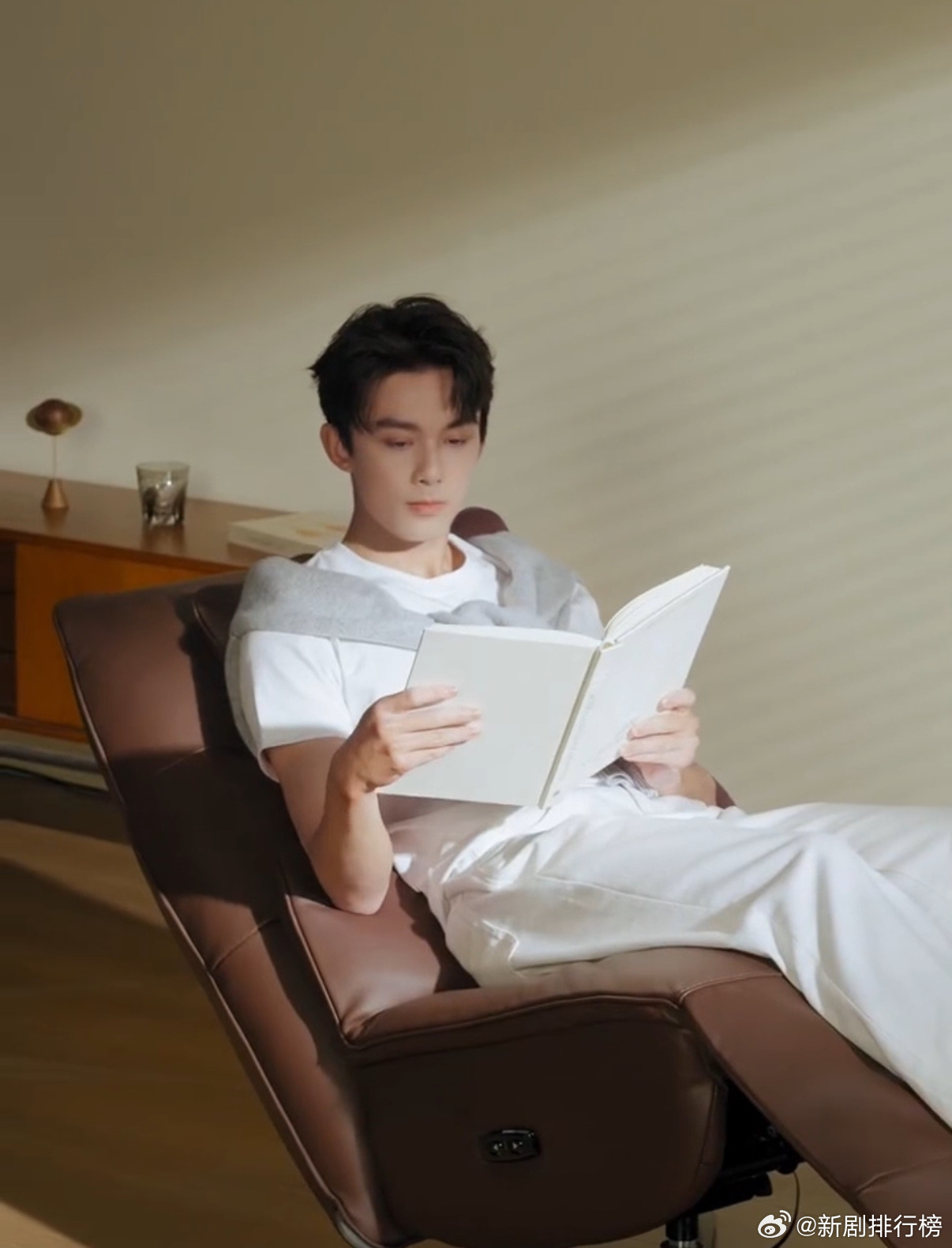 吴磊顾家好男人吴磊承认自己是顾家好男人 粉丝也太懂了，直接给吴磊贴上顾家好男人的