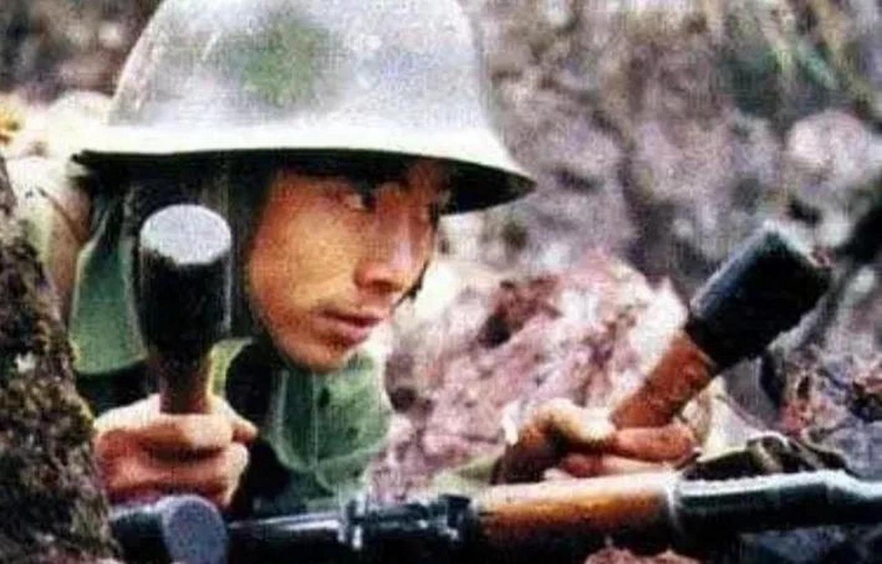 1984年，见习参谋黄登平在站岗时，突然发现大雾中好像有人影在活动，他悄摸过去，