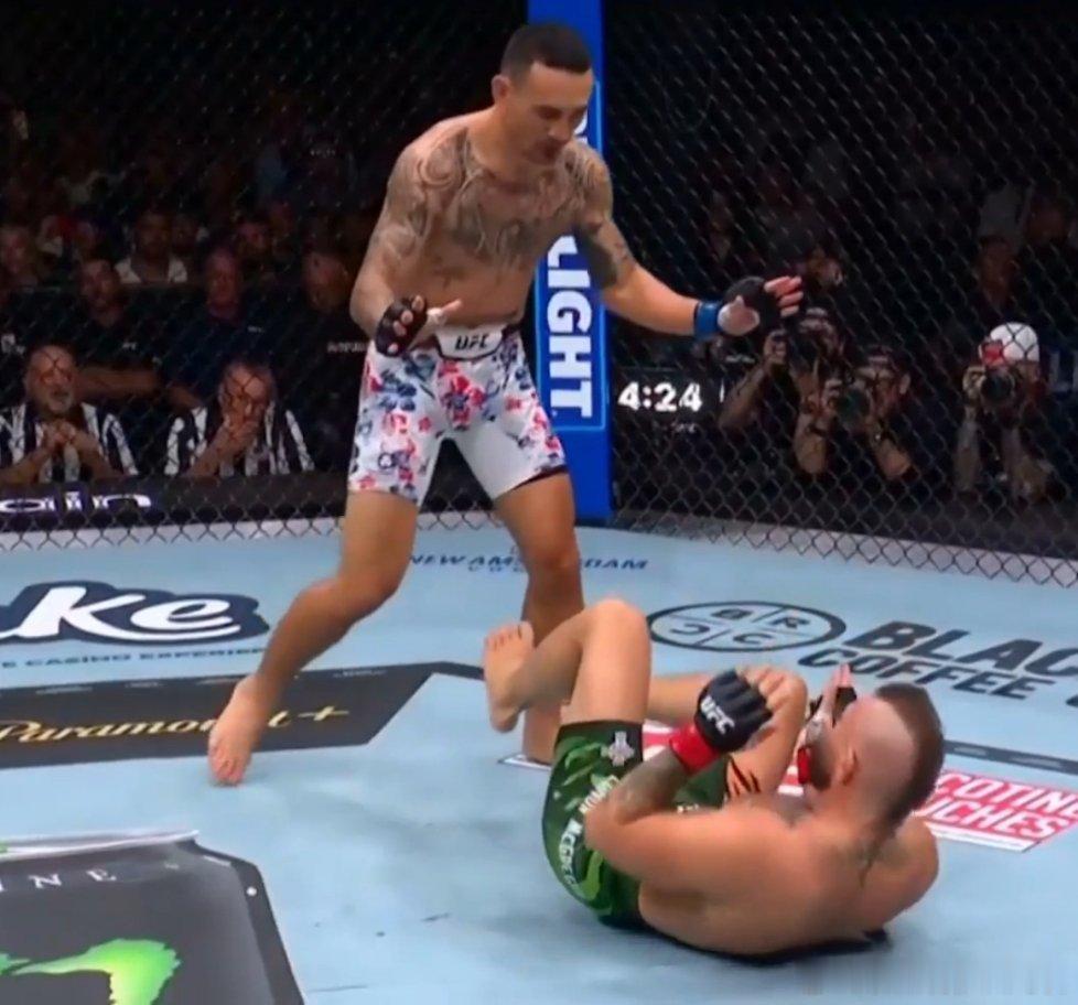 康纳的👄，康纳的🦵ufc329 拳头再硬也没有用了！ 