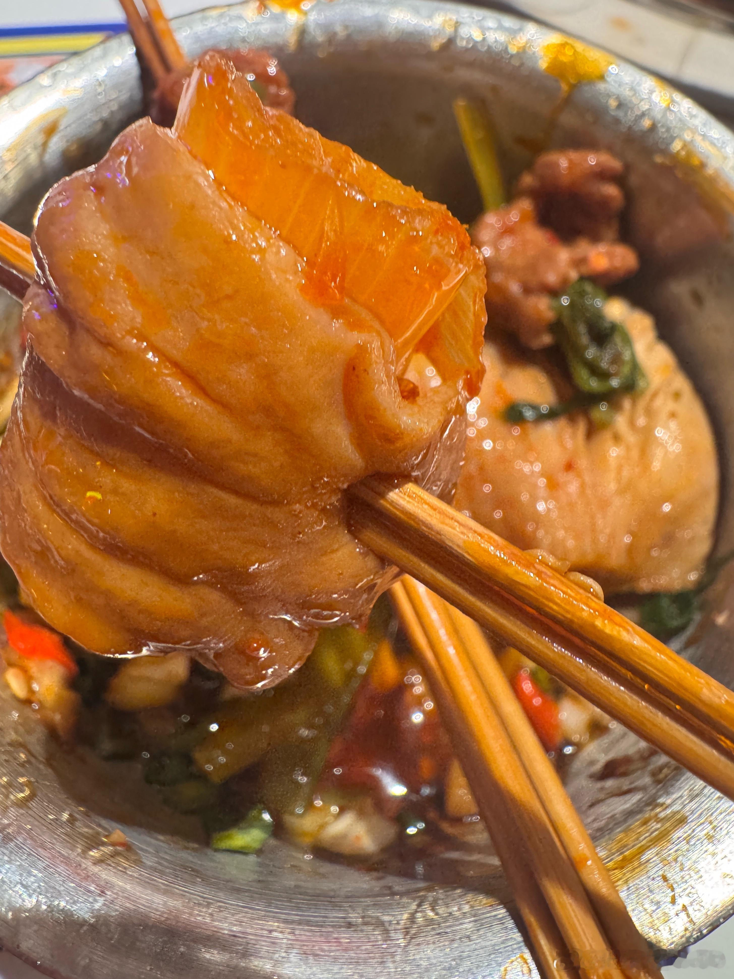 今天看血龙狂舞，马丁老爷子写黑绿两党的龙打来打去大烧活人…不知为何，激起了我的食