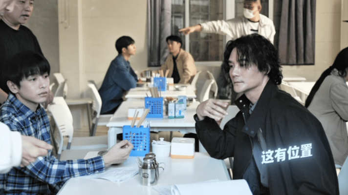 王凯演我上班看到领导名场面太有共鸣，完美还原上班偶遇领导的状态。不卑不亢拒绝职场