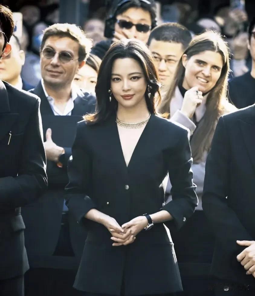 辛芷蕾公司的营销方向偏的离谱，我觉得公司现在应该花力气推流辛芷蕾的演技切片，电影