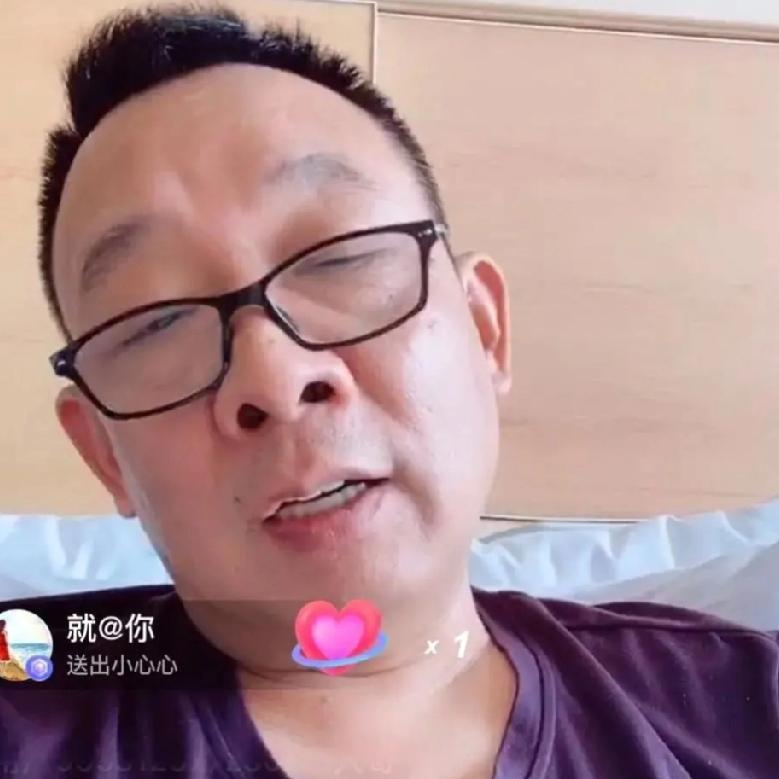 于东来真的太让人意外了，
作为一名企业家，
他不去门店巡场，发文力挺韩红就算了，