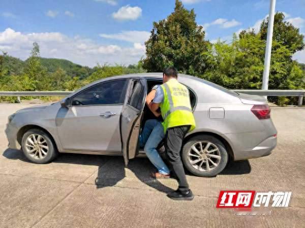 永州高速：争分夺秒伸援手！收费站紧急救助突发结石急症司乘