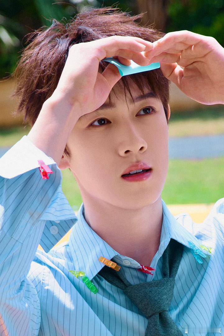 李昀锐撤回一个追击李昀锐秒撤谁懂李昀锐的极致反差！上一秒斗志昂扬准备冲锋，下一秒