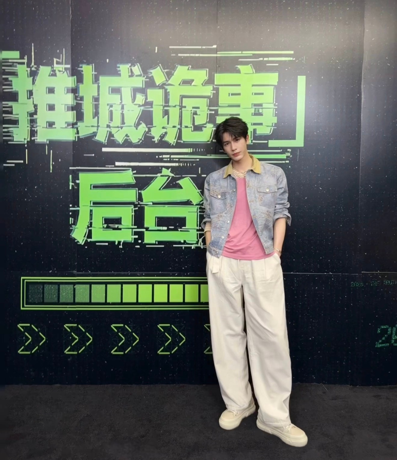 张凌赫为了不坐c位有的是办法 金靖都忍不住吐槽张凌赫选的座位太夸张！张凌赫宁愿卡