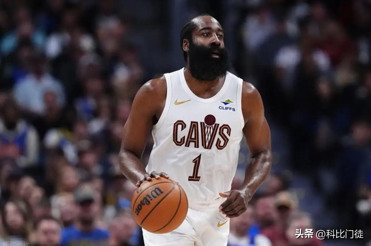 教练的理念非常有问题，他长期用这2家伙，完全没有防守，身体单薄没有对抗，既不能投