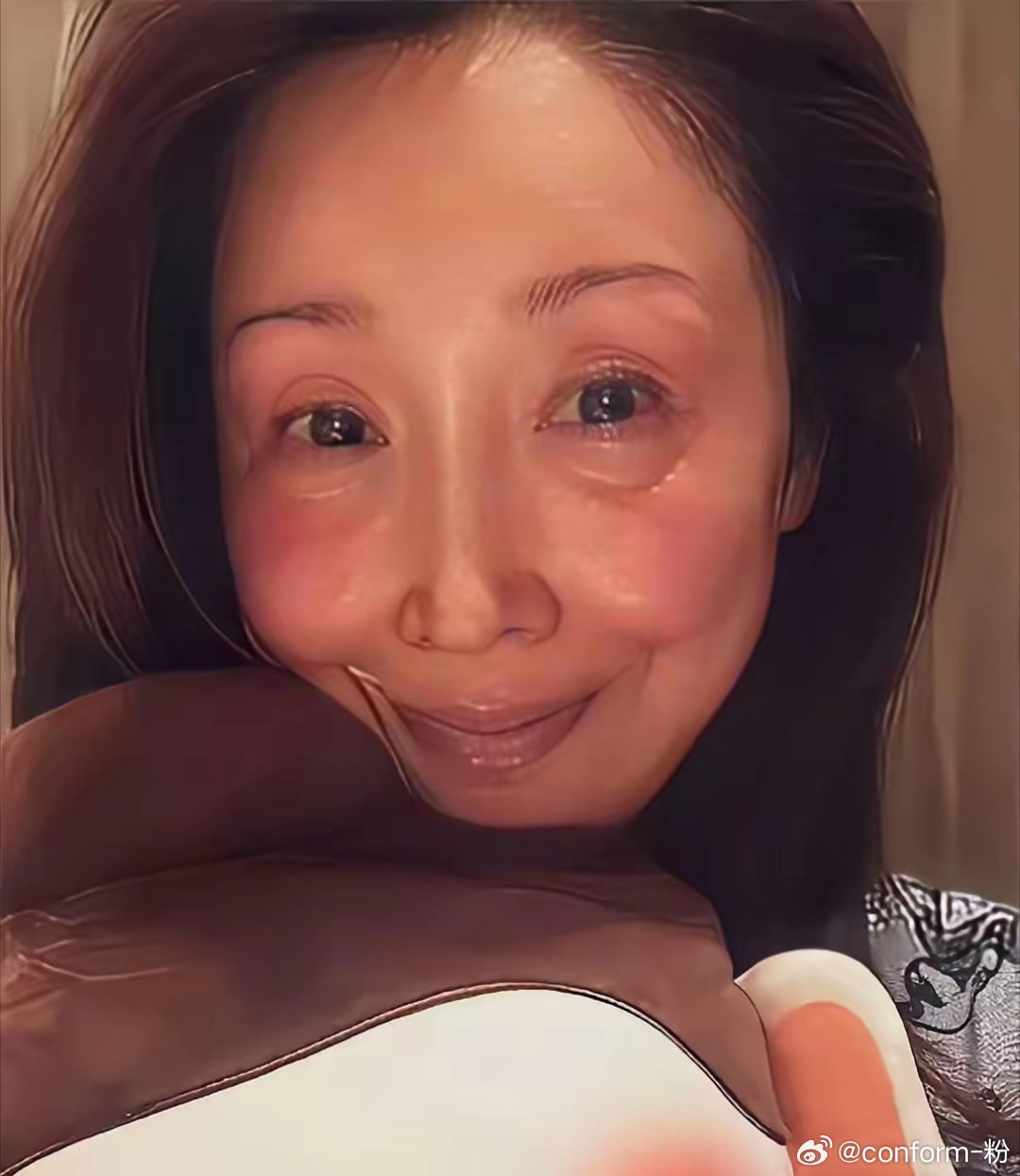 半夜三更，孙悦喝高了，一张自拍直接甩出来，眼睛总算睁开了。等酒醒准后悔，太吓人，