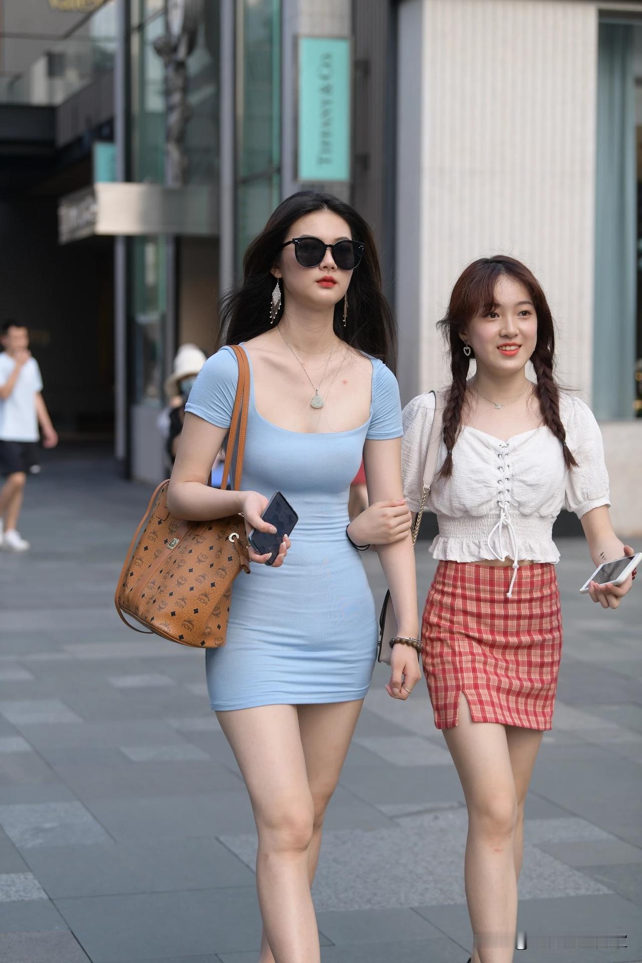 我发现昨天我很喜欢你，今天也很喜欢你，而且有预感明天也会喜欢你。