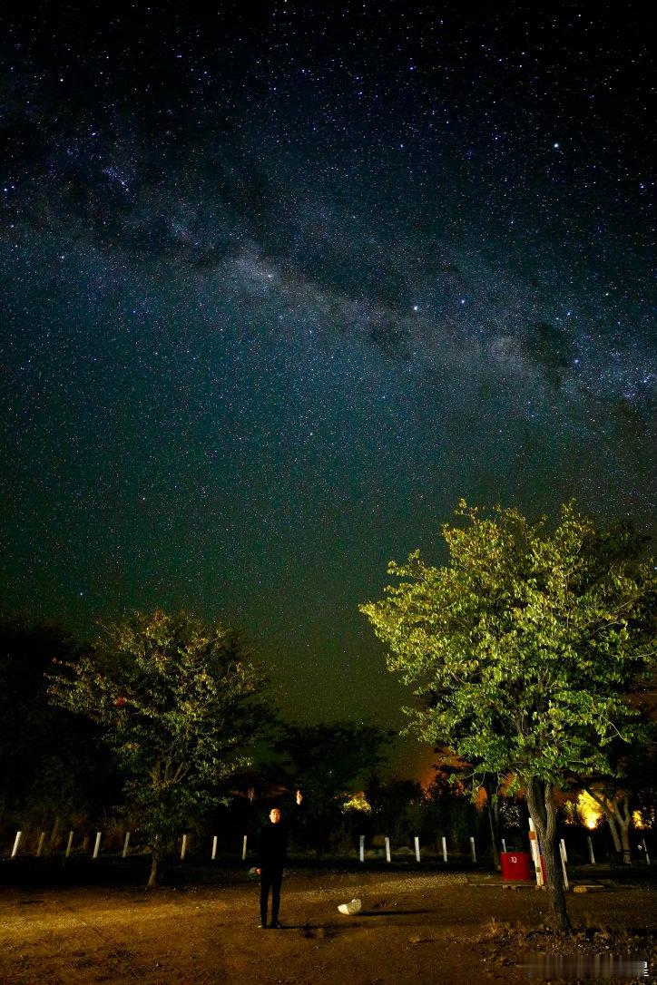 手可摘星辰纳米比亚Etosha国家公园全球最好的观星地区之一谢田的环球足迹