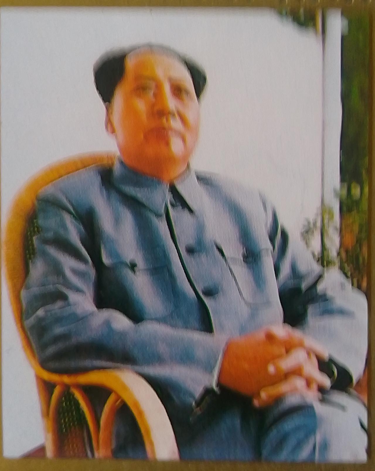毛主席看歌剧《江姐》。1964年9月4日，歌剧《江姐》在北京儿童剧院首演，次日周