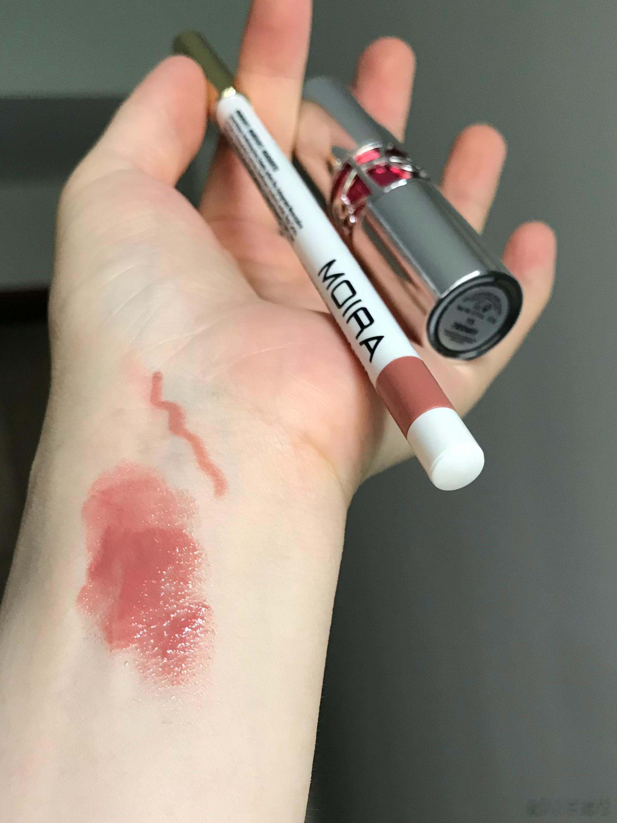 moira这个唇线笔好辣！！！！！持续时间还很长不过003tease和ysl 1